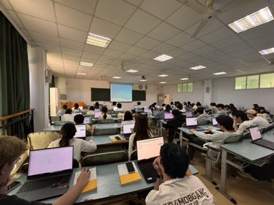 同时不断优化教学评估流程